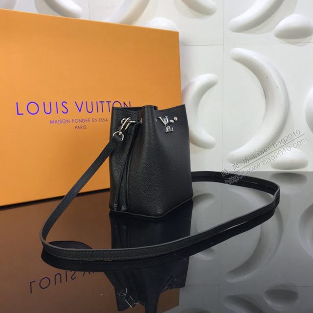 LV包包 M68709 Nano Lockme Bucket手袋 粒面小牛皮 lv小號水桶包 lv單肩斜挎女包  ydh3593